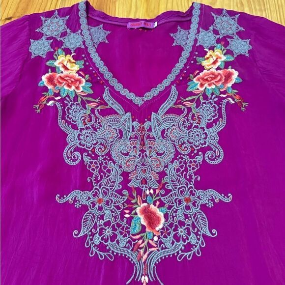 Johnny Was Embroidered Blouse Size MED Pink Floral Boho V-Neck - Picture 4 of 14